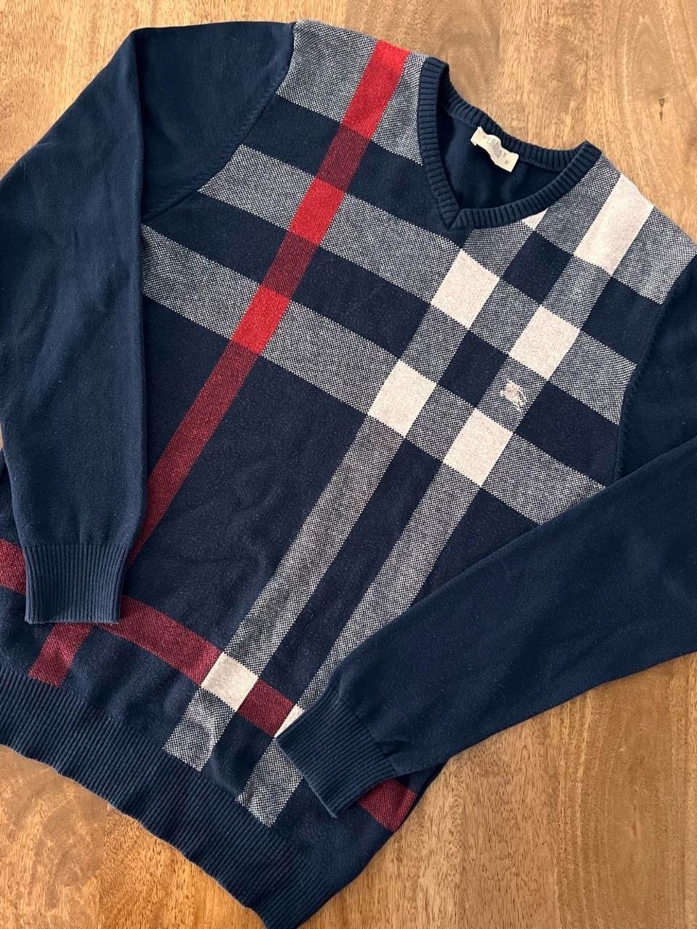 Burberry London V-Neck Sweater- Men Size M
100% Cotton